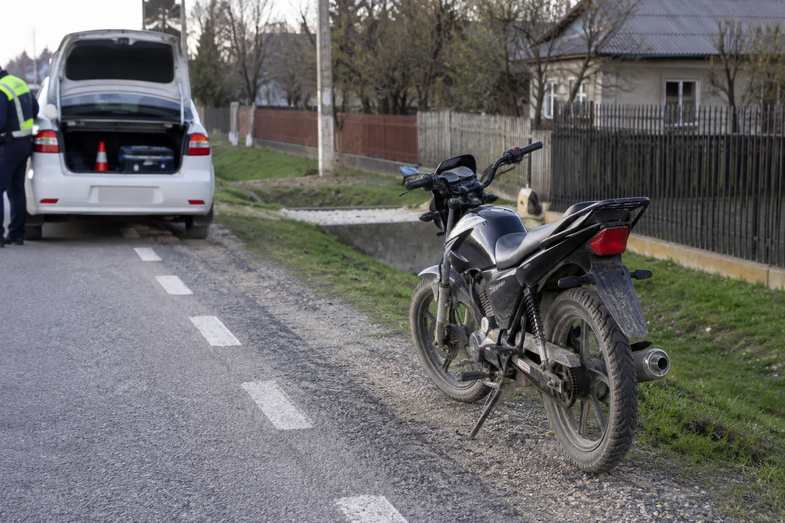 Roznov: 20 de ani, pe motocicletă neînmatriculată și fără permis